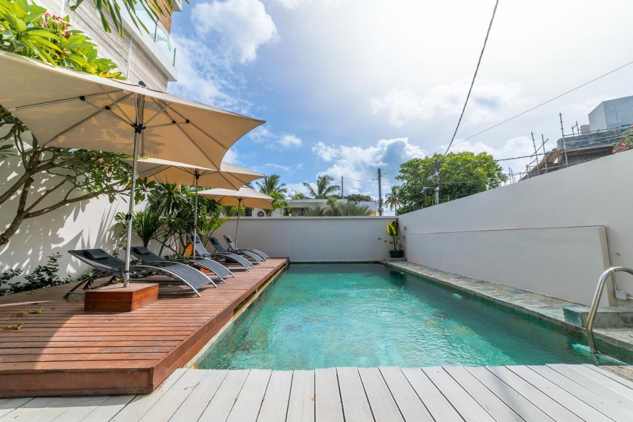Beachcove Pereybere Beach Exterior photo
