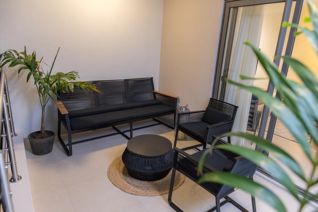 Beachcove Pereybere Beach Exterior photo