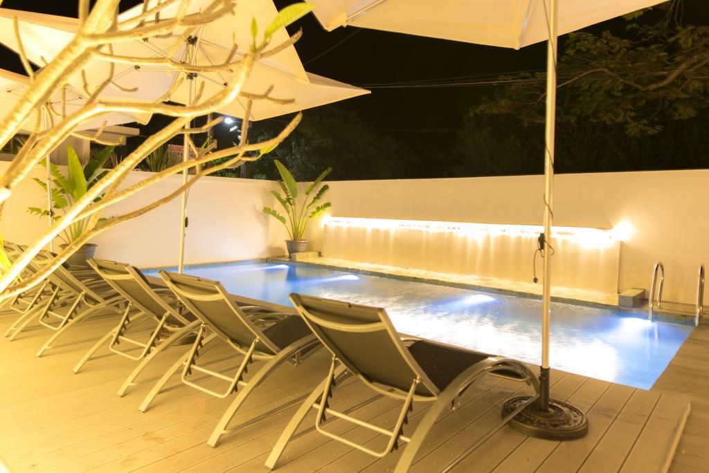 Beachcove Pereybere Beach Exterior photo